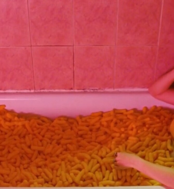 Cheeto Monster: Τα γαριδάκια ως το απόλυτο αφροδισιακό