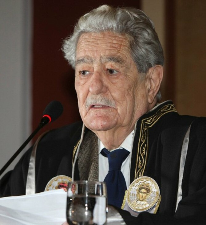 Κώστας Αξελός: «Για μας δεν υπήρχε ιερό και όσιο»