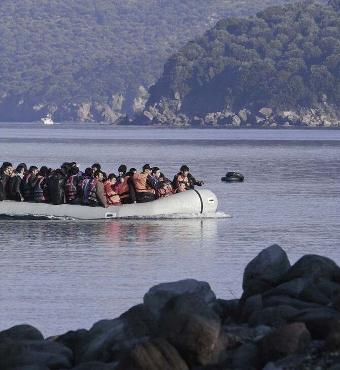 Μηταράκης για πλωτά φράγματα: Είναι «μέρος μιας συνολικής πολιτικής προστασίας των συνόρων»