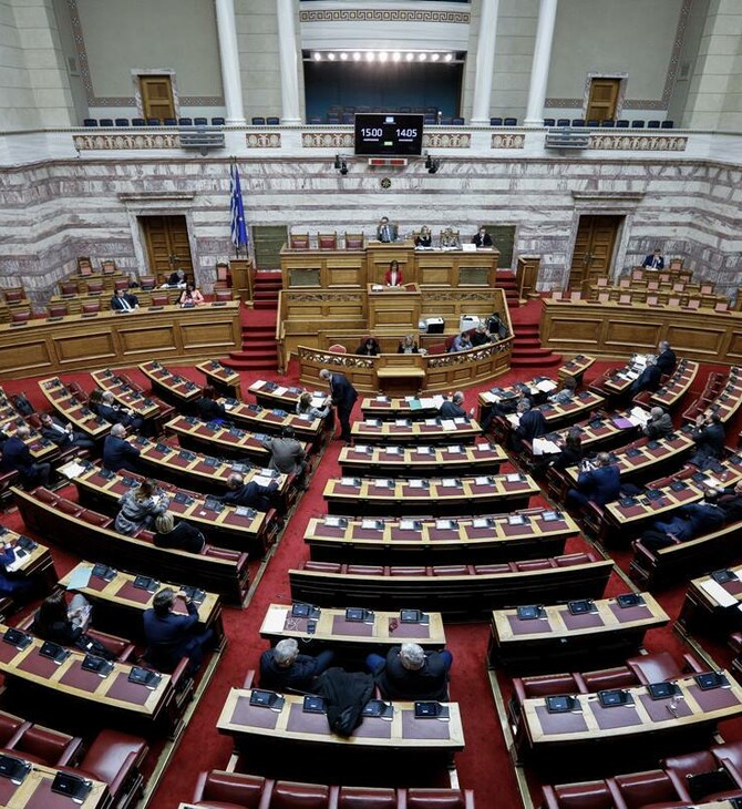 Επίδομα γέννησης: Πέρασε στη Βουλή με ευρύτατη πλειοψηφία