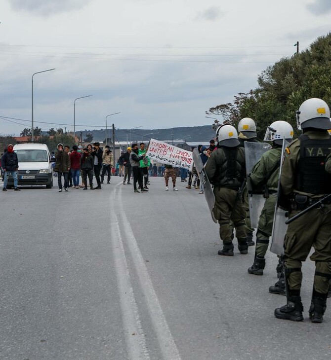 Μόρια: Χτυπούσαν πόρτες «ψάχνοντας» για πρόσφυγες, μετανάστες και μέλη ΜΚΟ