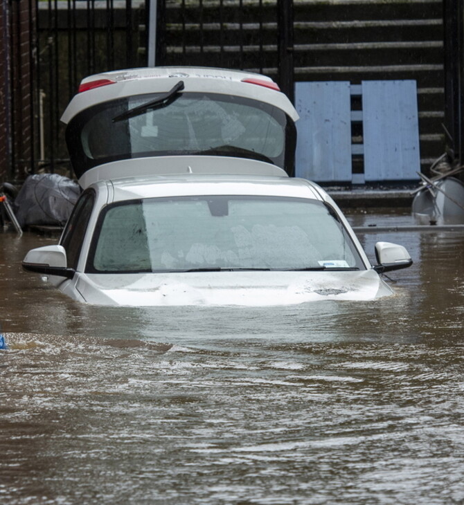 Σε«κόκκινο συναγερμό» η Βρετανία από την καταιγίδα Ντένις - Για «Θανάσιμο κίνδυνο» προειδοποιούν οι Αρχές