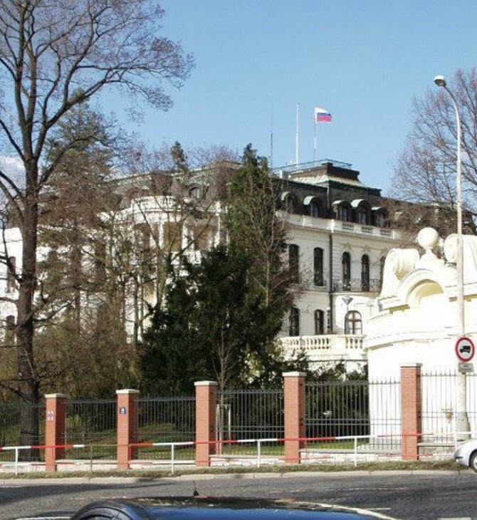 Η Πράγα αρνείται πως προκαλεί τη Ρωσία με το όνομα Νεμτσόφ που δίνει σε πλατεία