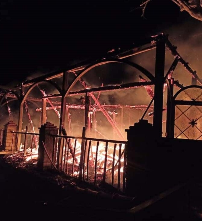 Μεγάλη καταστροφή από φωτιά στην ιερά μονή Βαρνάκοβας στην Φωκίδα