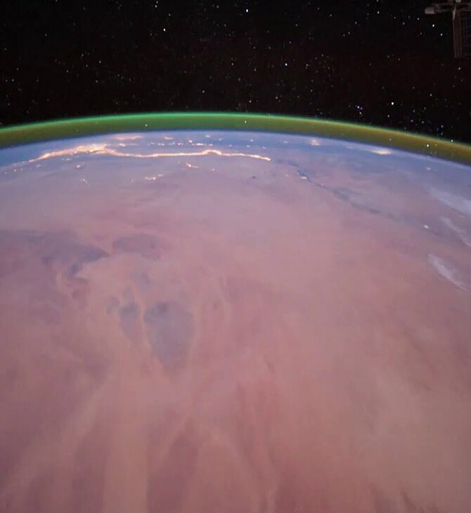 Διαστημόπλοιο κατέγραψε εντυπωσιακή «πράσινη λάμψη» στον Άρη