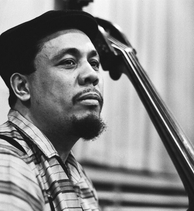 Charles Mingus: 15 σταθμοί στην πορεία ενός τρανού συνθέτη και κοντραμπασίστα της τζαζ