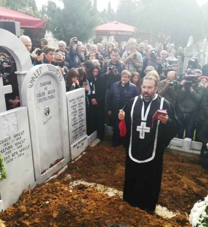 Κηδεύτηκε μεγαλοπρεπώς ο φωτογράφος Αρά Γκιουλέρ στο αρμένικο νεκροταφείο του Sisli