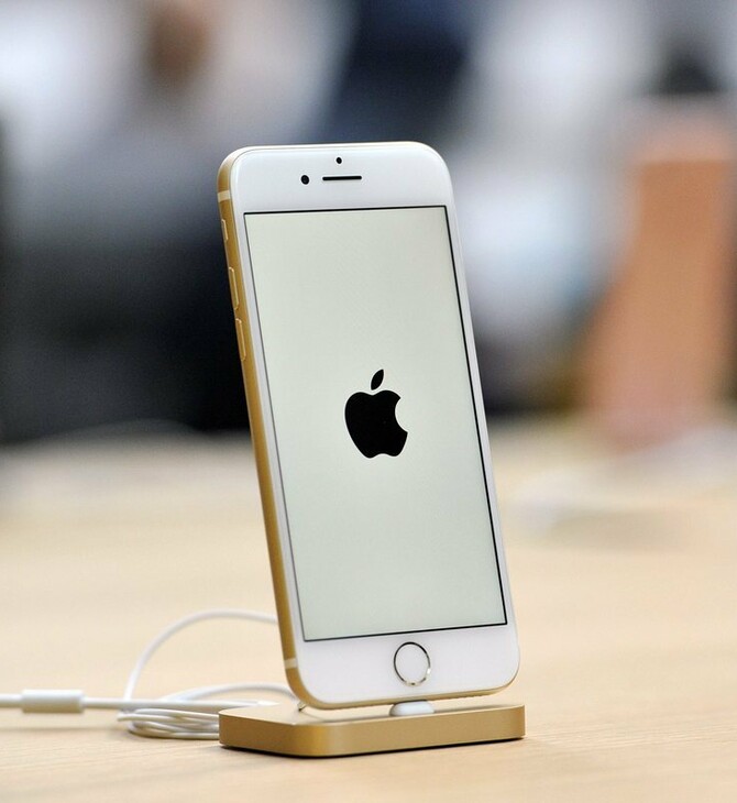 Apple: Δικαστήριο μπλόκαρε την πώληση παλιότερων iPhone στην Κίνα