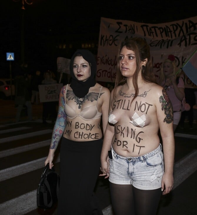 Ακτιβιστές, γυναίκες και πολίτες στην πορεία για την Παγκόσμια Ημέρα της Γυναίκας στο Σύνταγμα