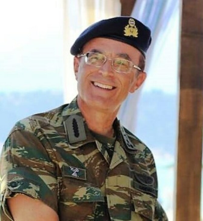 Νέα αδιαθεσία για τον αρχηγό ΓΕΣ- Αποχώρησε από τελετή