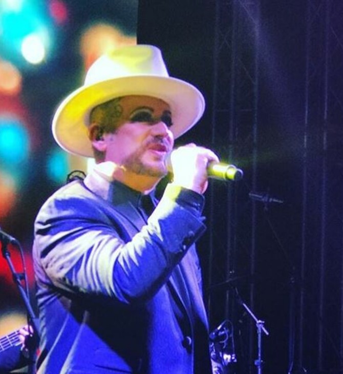 Ο Boy George στη Μύκονο - Δείτε βίντεο από το πριβέ πάρτι στο οποίο τραγούδησε