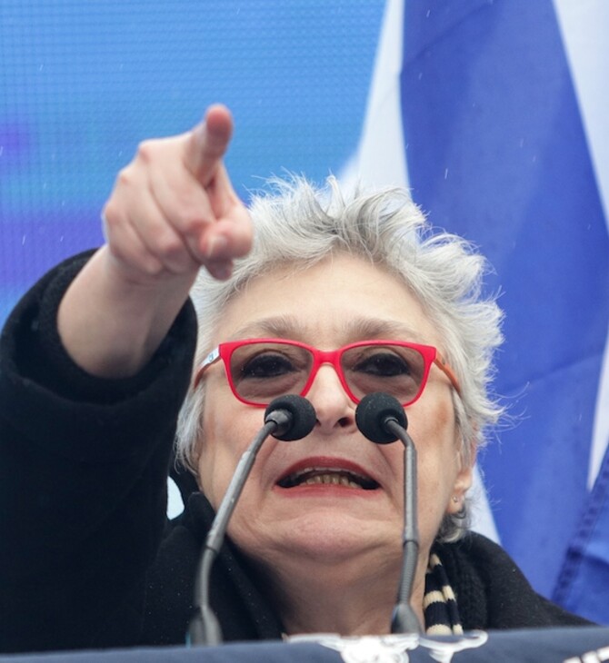 Αφροδίτη Μάνου: Σία και Τασία σας ξεβλαχέψαμε, σπίτια σας τώρα