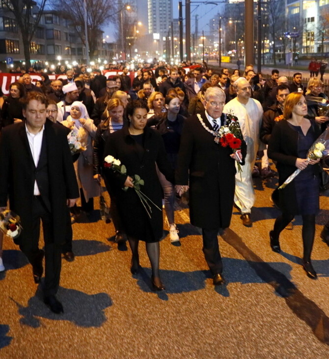 Ουτρέχτη: Σιωπηλή πορεία από χιλιάδες πολίτες για τα θύματα της επίθεσης