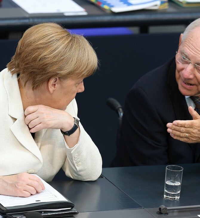 Σόιμπλε: «Έφτασα πολύ κοντά στο να παραιτηθώ επειδή η Μέρκελ απέρριψε το Grexit»