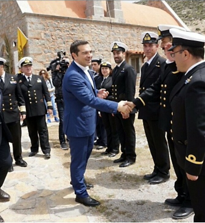 Στη ναυτική βάση Κιριαμαδίου για το Πάσχα ο Τσιπρας - «Η ανάσταση της οικονομίας να γίνει και στην καθημερινότητα των πολιτών»