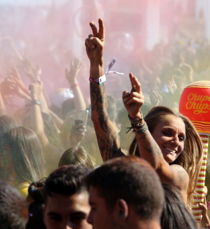 To Colour Day Festival στο ΟΑΚΑ ξεκίνησε με Φουρέιρα, χρωματιστό σόου και χιλιάδες νέους