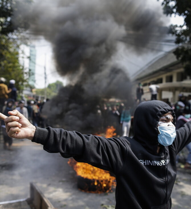 Ινδονησία: Τουλάχιστον 6 νεκροί και 200 τραυματίες από ταραχές