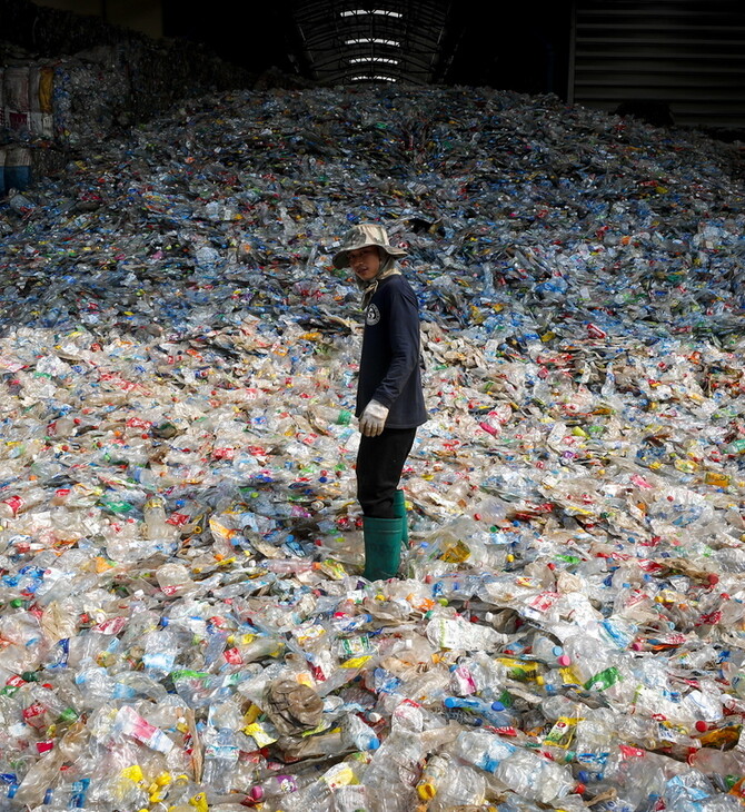 WWF: O μέσος άνθρωπος καταπίνει πέντε γραμμάρια πλαστικό την εβδομάδα