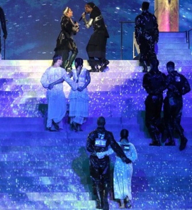 Eurovision 2019: Ανέκριναν για δυο ώρες την χορεύτρια της Μαντόνα με την σημαία της Παλαιστίνης