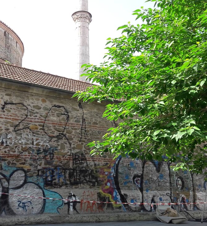 Θεσσαλονίκη: Η Ροτόντα καθαρίζει από τα γκράφιτι