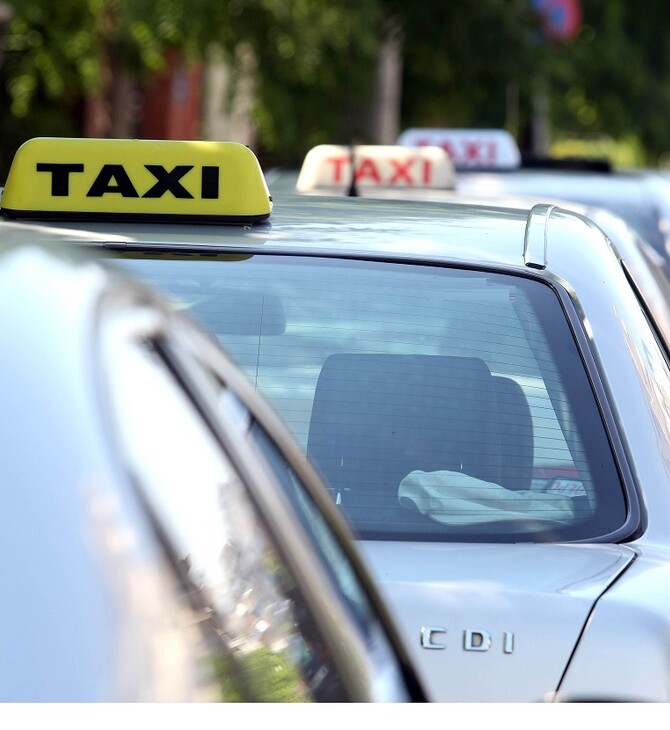 Θεσσαλονίκη: Ταξί εκτελούσαν «κούρσες» με απενεργοποιημένα ταξίμετρα - Χρέωναν μέσω tablet