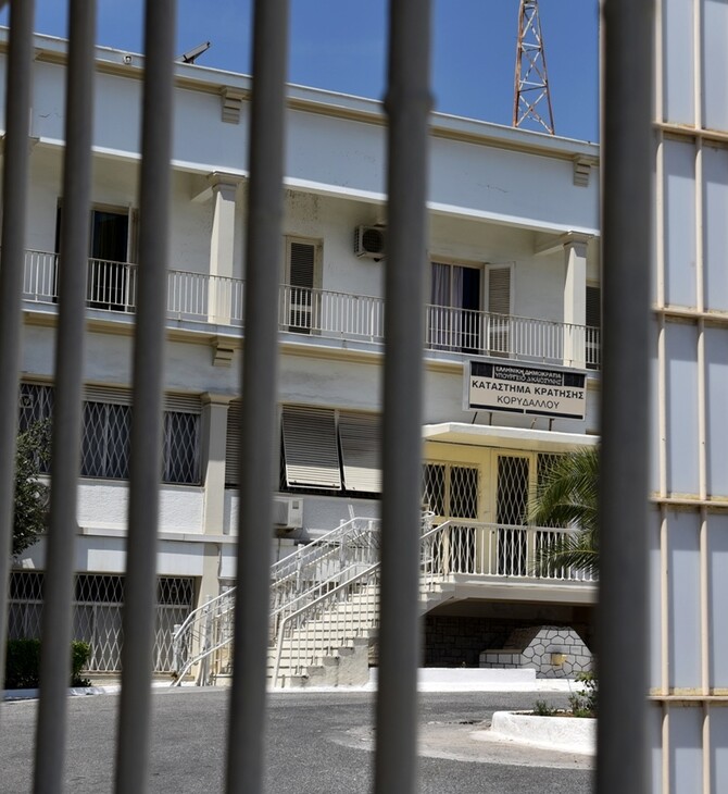 Νεκρή η πατροκτόνος της Αγίας Παρασκευής - Απαγχονίστηκε στο κελί της