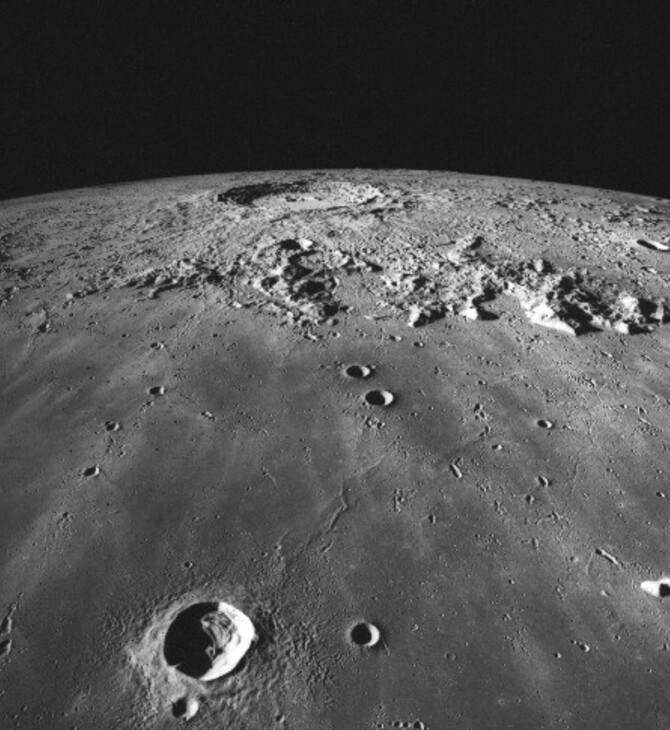Υπάρχει ζωή στη Σελήνη; Μία αποτυχημένη αποστολή μπορεί να «κόλλησε» το φεγγάρι