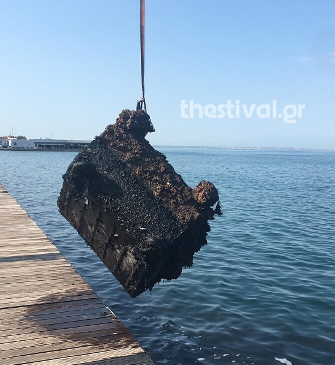 Γεμάτος σκουπίδια ο Θερμαϊκός: Έβγαλαν μηχανάκια, πατίνια μέχρι καρότσια σούπερ μάρκετ