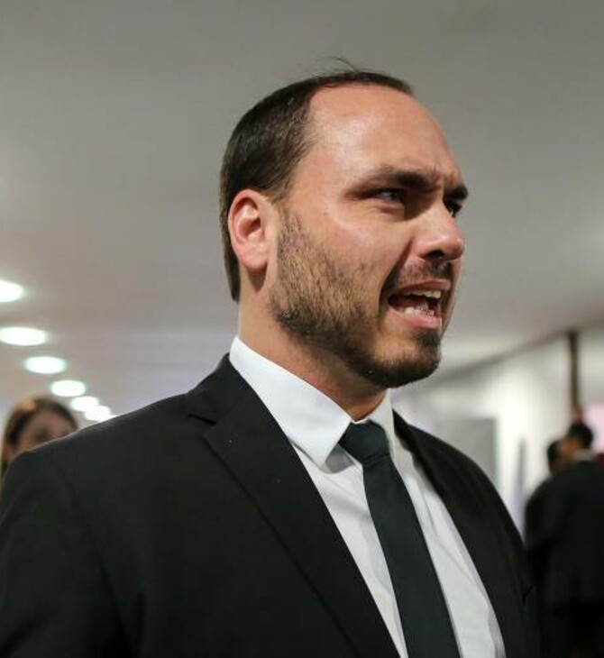 Βραζιλία: Ο γιος του Μπολσονάρου αμφισβητεί την «δια της δημοκρατικής οδού» αλλαγή στη χώρα