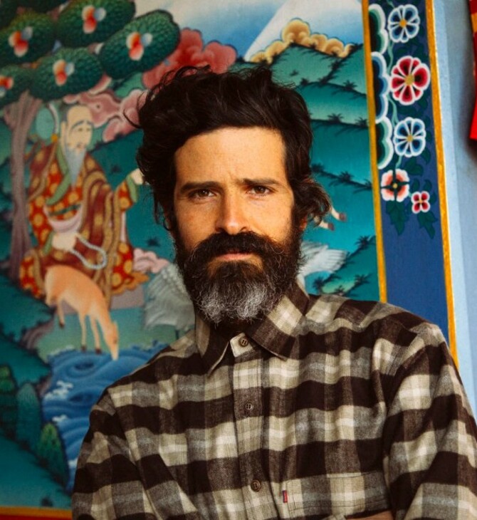 Πριν γράψει το νέο του άλμπουμ, ο Devendra Banhart πήγε στο Καράκας για να δει τι σημαίνει δικτατορία