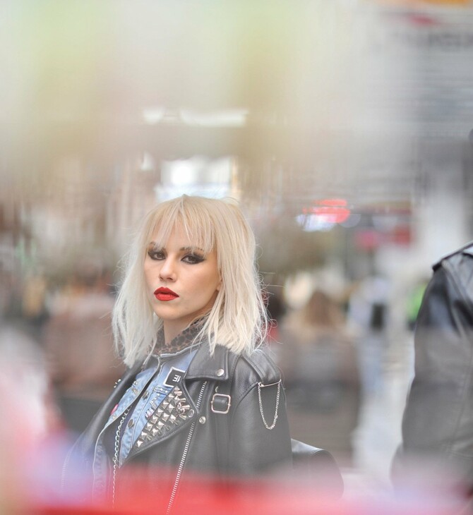 H lead singer των Barb Wire Dolls αφηγείται τη ζωή της στο LIFO.gr