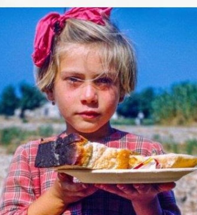 «Το κορίτσι της Ζακύνθου» - Πρώην ΥΠΕΞ των ΗΠΑ αναζητά ένα κορίτσι που φωτογράφισε πριν δεκαετίες