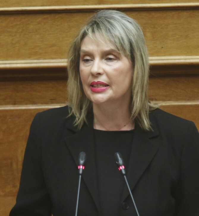 Βουλή: Καβγάς Παπακώστα- Βούλτεψη με αναφορές σε «δηλωσίες» και «τσακωμούς για τη μπουγάδα»