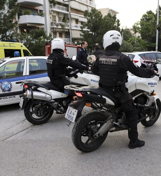 Νέα Σμύρνη: Θρίλερ με τον 35χρονο που κρατούσε όμηρο τον πατέρα του - Έγινε επιχείρηση της αστυνομίας