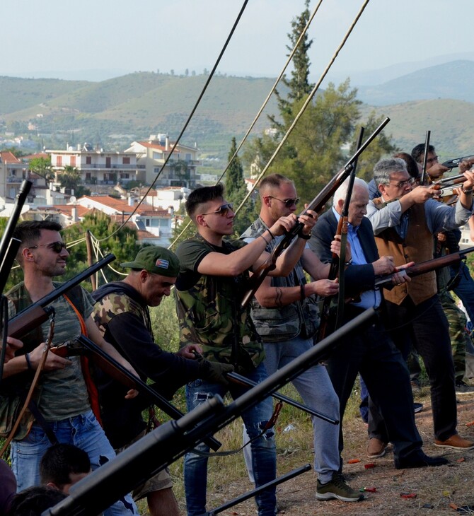 Σε αυτό το ελληνικό χωριό μαζεύονται και πυροβολούν τον Ιούδα