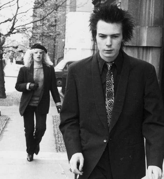 Sid & Nancy: 40 χρόνια μετά τον θάνατο του Sid Vicious, το μυστήριο παραμένει γύρω από το τραγικό ζεύγος του πανκ