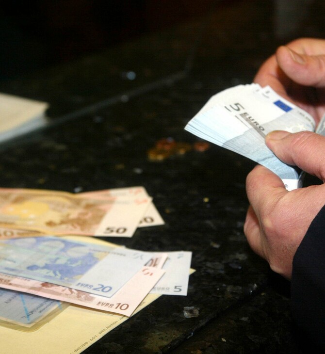 Νέο ωράριο στις τράπεζες - Πότε θα εξυπηρετούνται οι πελάτες