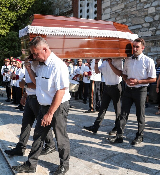 Τελευταίο αντίο στον Κώστα Αρβανίτη, τον ηρωικό ψαρά του Ματιού - Δημοσία δαπάνη η κηδεία