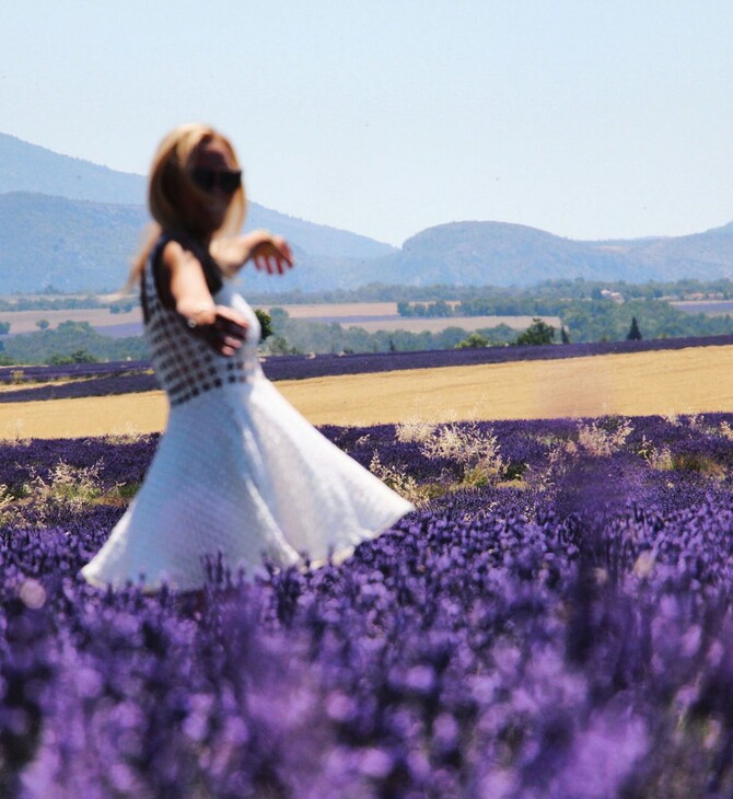 Οι instagrammers της Γαλλίας ποδοπατούν χωράφια με λεβάντες για να έχουν το τέλειο φωτογραφικό κλικ