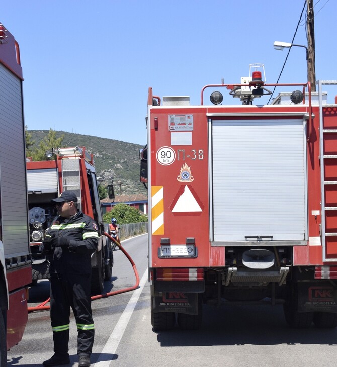 Οριοθετήθηκαν οι φωτιές σε Μαραθώνα και Άγιο Ανδρέα