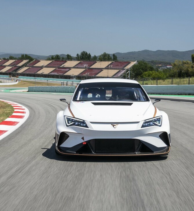 Το ξεχωριστό CUPRA e-Racer βρίσκεται σε καλά χέρια