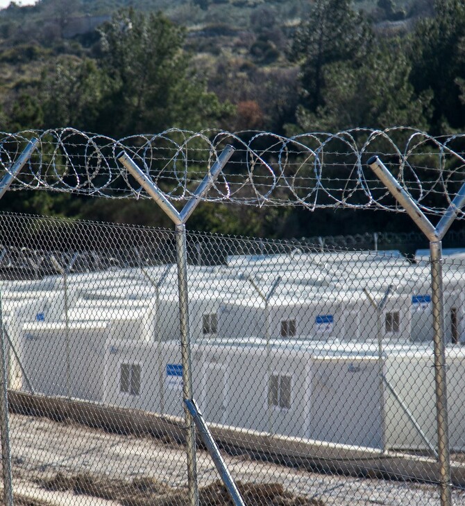 Σκουρλέτης: «Γκουαντάναμο» τα κλειστά προαναχωρησιακά κέντρα για μετανάστες