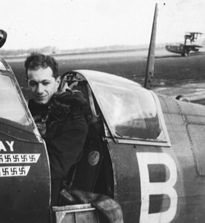 Η άγνωστη ιστορία του Έλληνα πιλότου της βρετανικής αεροπορίας που κατέρριψε 19 γερμανικά αεροπλάνα στον Β' Παγκόσμιο Πόλεμο