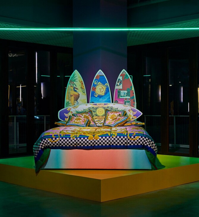 South Beach Stories: Το εντυπωσιακό installation της Sasha Bikoff για τον οίκο Versace