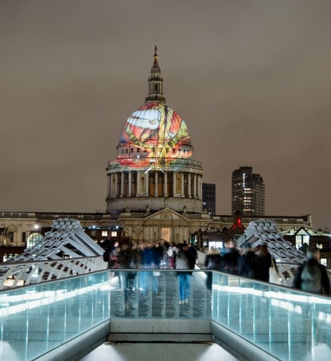 «Ο Αρχαίος των Ημερών»: Το αριστουργηματικό έργο του Ουίλιαμ Μπλέικ φωτίζει τον καθεδρικό ναό του Αγίου Παύλου στο Λονδίνο