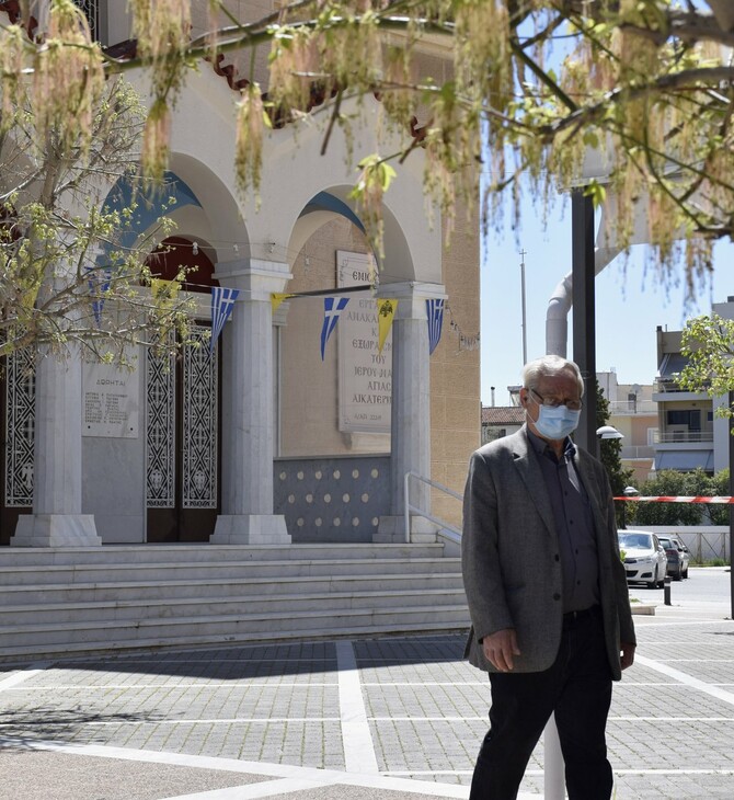 «Καμπανάκι» Μόσιαλου για την παρουσία πιστών στις λειτουργίες