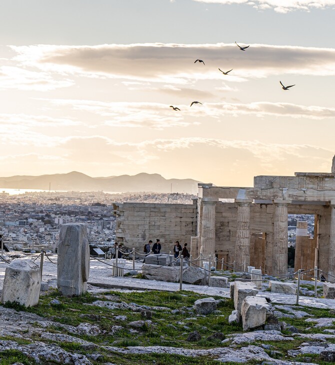 Κόντρα ΣΥΡΙΖΑ - Μενδώνη για το αναβατόριο της Ακρόπολης