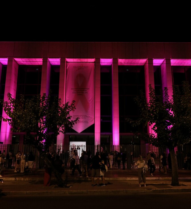 Το Μέγαρο Mουσικής φωταγωγήθηκε ροζ - Για τον καρκίνο του μαστού
