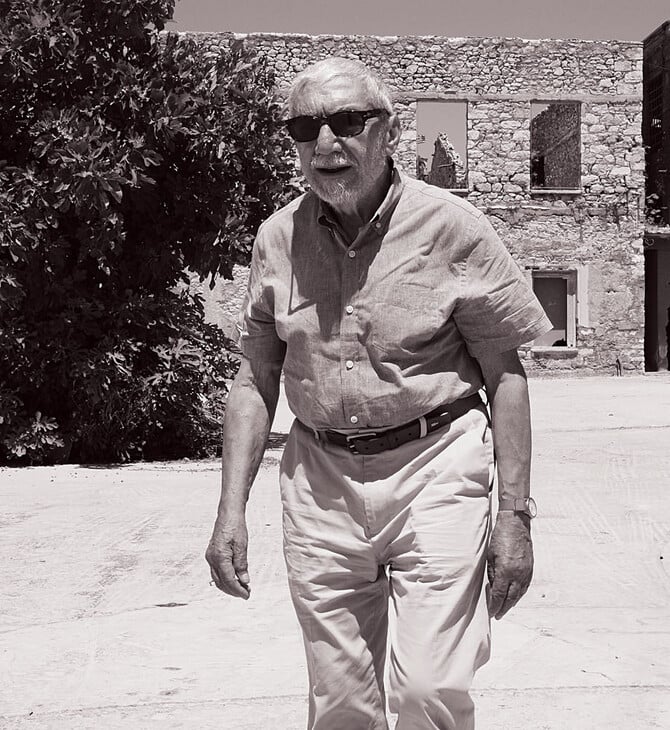 Τα νέον όνειρα του Στίβεν Αντωνάκος (1926-2013)
