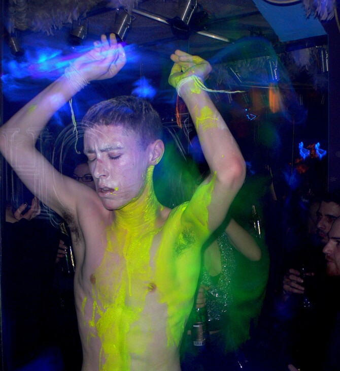 Russian Disco Meteorit: Tα πάρτι που αλλάξαν την Αθήνα